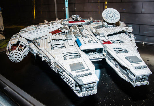 Star Wars Fan Takes Decade To Build Model of Millennium Falcon